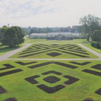 Nacionālajā botāniskajā dārzā top Latvijas simtgadei veltīta dobe un ekspozīcijas
