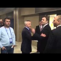 Video: 'Avangard' treneris raujas izkauties ar Hariju Vītoliņu