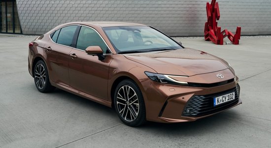 Latvijas tirgū ieradies jaunās paaudzes "Toyota Camry" modelis