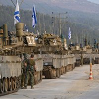 Bažas par uzbrukumu ziemeļos: Izraēla ir gatava karam divās frontēs, uzsver valdības padomnieks