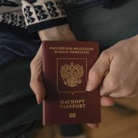 Ukraina: piesakoties vīzām, Krievijas pilsoņiem vajadzētu paust savu nostāju par karu