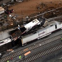 Spānijā avarējušā vilciena 'melnā kaste': vadītājs negadījuma laikā runājis pa telefonu