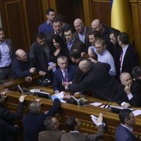 Ukrainas parlaments nobalso par 2004. gada konstitūcijas atjaunošanu