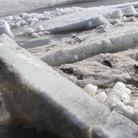 Ogres upē izveidojies vižņu un ledus gabalu sablīvējums piecu kilometru garumā