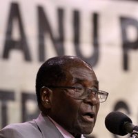 Mugabes jaunā skulptūra izsauc izsmieklu