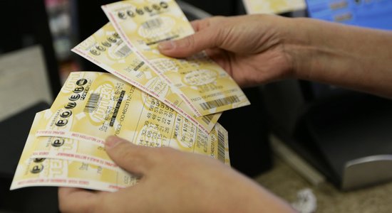 В США в лотерее Powerball выигран джекпот в 1,3 миллиарда долларов