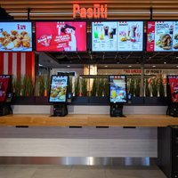 ФОТО. В Иманте открылся крупнейший в Латвии фастфуд-ресторан KFC