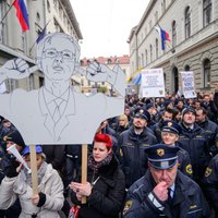 Imigrācijas krīzes pārslogotā Slovēnijas policija protestos pieprasa algu palielināšanu