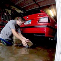 Video: Hjūstonas iedzīvotājs dokumentē savu trīs BMW glābšanu no plūdiem