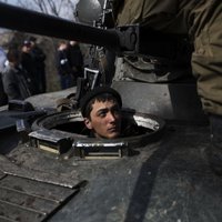 Ukrainas pagaidu prezidents ieročus nodevušiem desantniekiem draud ar tiesu