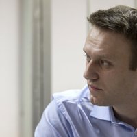 Навального в Новосибирске закидали яйцами