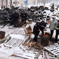 Донецк патрулируют казаки, во Львое создали вооруженную "гвардию"