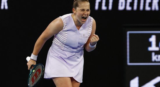 Ostapenko trīs setu spēlē pārspēj Tomljanoviču, iekļūstot nākamajā 'Australian Open' kārtā