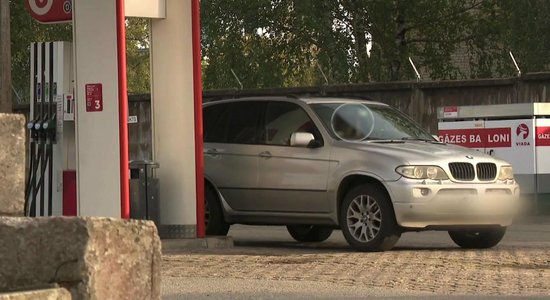 Video: Cerot uz DUS kompensāciju, BMW īpašnieks servisu pamet ar 1000 eiro parādu