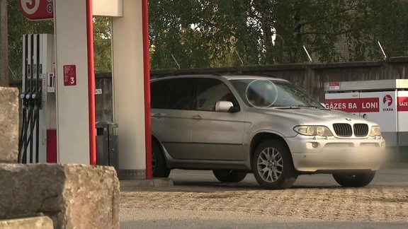 Video: Cerot uz DUS kompensāciju, BMW īpašnieks servisu pamet ar 1000 eiro parādu