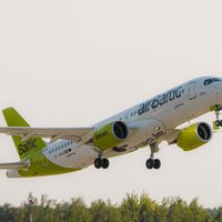 AirBaltic эвакуирует из Израиля также граждан Литвы и Эстонии. Самолет вылетел в Тель-Авив наполовину полным