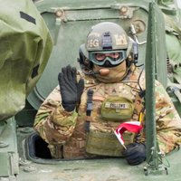 Grūdiens militārajai industrijai: plāno stiprināt Latvijas uzņēmēju spējas ražot armijas aprīkojumu