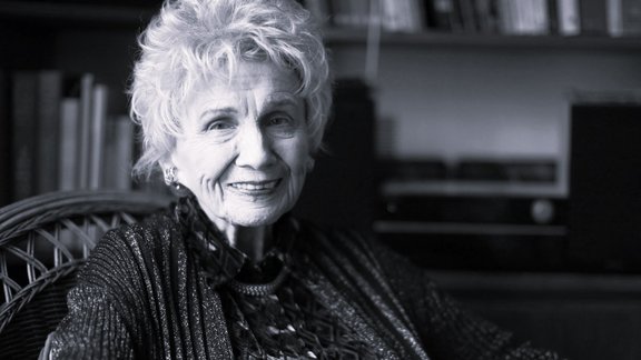 Alise Manro, Alice Munro 