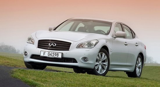 'Infiniti M35h' pasludināts par visātrāko hibrīdu pasaulē