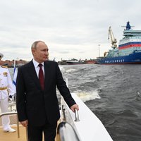 Putins: Krievijas Jūras spēku bruņojums ļauj dot 'neatvairāmu triecienu' jebkādam pretiniekam