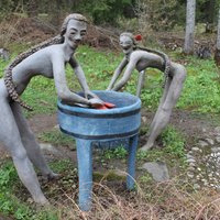 Pārsimts pašportretu no betona – iespējams, dīvainākais un biedējošākais parks Somijā