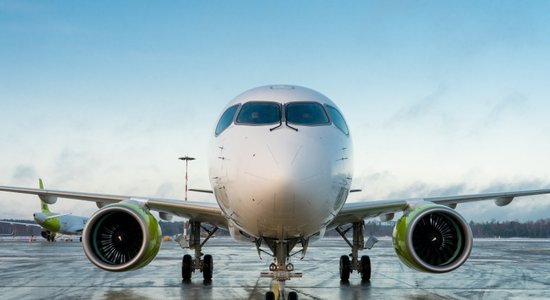 Lielākā daļa "airBaltic" atcelto reisu pasažieru pieprasījumu jau apstrādāti. Kad gaidīt naudas atmaksu?