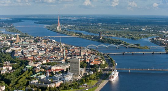 Ielu šiltes Rīgā nekrīt kā obelisks. Partijas nogaida, argumentācija dažāda