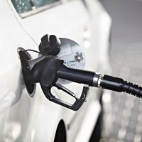 Влияние налоговой реформы на семейный кошелек: что нужно знать о росте акциза на бензин?