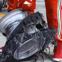 'Pirelli': komandas pašas vainīgas pie pārsprāgušajām riepām