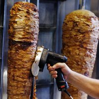 'Kebabu debates' – EP deputāti nolemj diskutēt par fosfātiem saldētā gaļā
