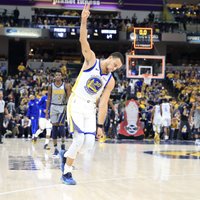 Karijs ar NBA rekordu turpina 'Warriors' uzvaru sēriju