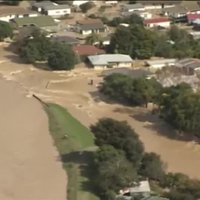 Plūdu dēļ evakuē visu Jaunzēlandes pilsētiņu