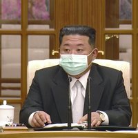 Ziemeļkoreja ziņo par pirmo ar Covid-19 saistīto nāves gadījumu