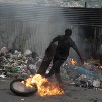 Tūkstošiem cilvēku Haiti protestē pret pieaugošajām izmaksām