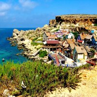 Papaja ciems Maltā: filmēšanas dekorācijas, kas kļuvušas par tūristu magnētu