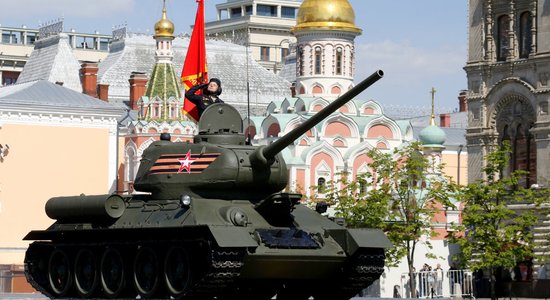Десятки городов в России отменили парады 9 мая