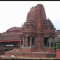 Video: Nepālas senās Baktapuras tempļi pārvērtušies gruvešu čupiņās