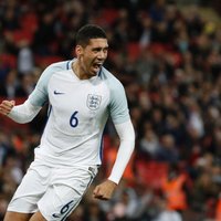 Anglijas futbolisti pārbaudes spēlē izrauj uzvaru pār mazākumā esošo Portugāli