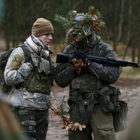 Польша обучит обращению с оружием 53 тысячи "земессаргов"