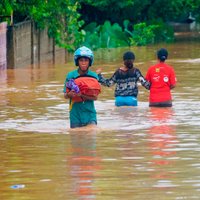 Foto: Plūdos un nogruvumos Indonēzijā un Austrumtimorā bojā gājuši 55 cilvēki