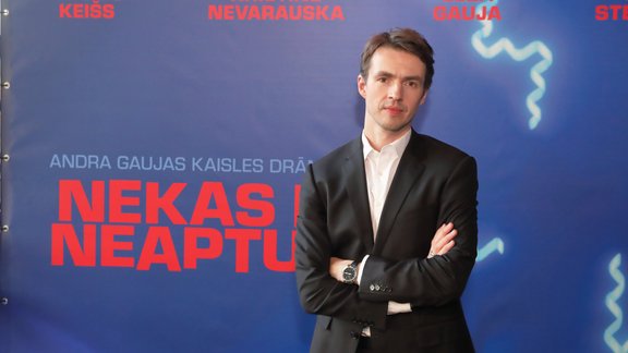 Nekas mūs neapturēs - pirmizrāde  - 1