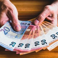 Клиенты Swedbank из-за ошибки получили денежные переводы в двойном размере