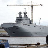 СМИ: российских моряков не пускают на борт "Мистраля"