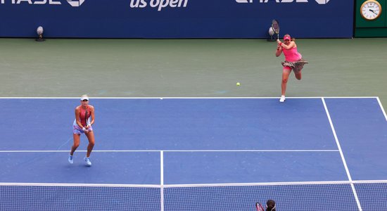 Ostapenko un Kičenoka nepārvar 'US Open' dubultspēļu turnīra astotdaļfinālu