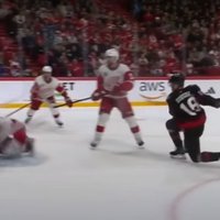 Video: Fenomenāls uzvaras vārtu guvums NHL spēlē beisbola stilā