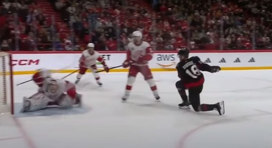 Video: Fenomenāls uzvaras vārtu guvums NHL spēlē beisbola stilā