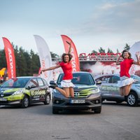 Foto: 'Nike Riga Run' grandiozā atklāšana Mežaparkā