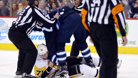 Winnipeg Jets Blake Wheeler fights Pittsburgh Penguins Evgeni Malkin