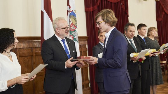 Levits sveic mācību priekšmetu olimpiāžu laureātus - 4