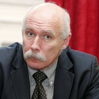 Ārsti grib stingrus sodus nelegālas dziras tirgoņiem; varētu prasīt Kozlovska demisiju